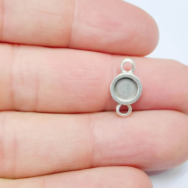 4 Small Connector Charm, 6mm Round Bezel Setting, Cabochon Mounting, Antique Silver Plated G37609