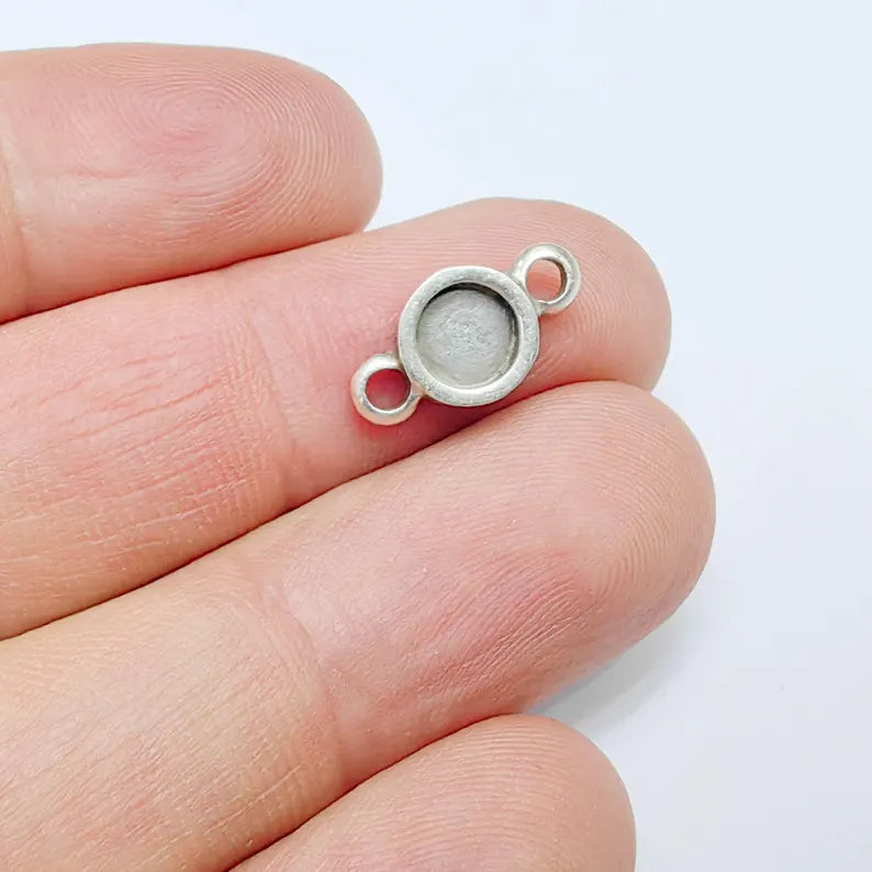 4 Small Connector Charm, 6mm Round Bezel Setting, Cabochon Mounting, Antique Silver Plated G37609