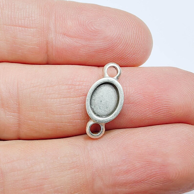 4 Oval Cabochon Connector, Bracelet Necklace Connector, 8x6mm Bezel, Antique Silver Plated G37615