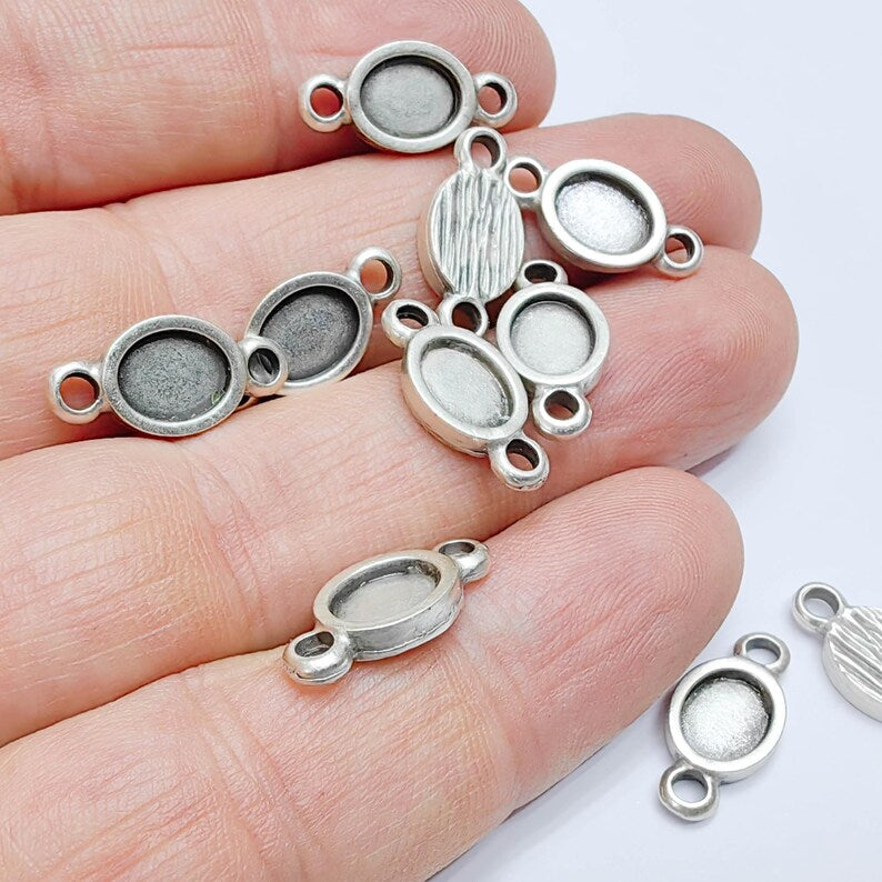 4 Oval Cabochon Connector, Bracelet Necklace Connector, 8x6mm Bezel, Antique Silver Plated G37615