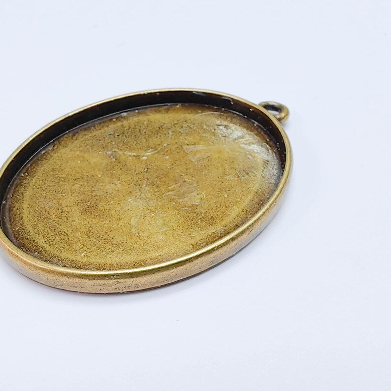 Large Oval Pendant Blanks, Resin Bezel Base, Mosaic Mountings, Antique Bronze Plated 50x40mm G37619