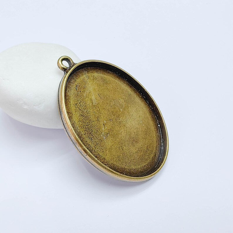 Large Oval Pendant Blanks, Resin Bezel Base, Mosaic Mountings, Antique Bronze Plated 50x40mm G37619