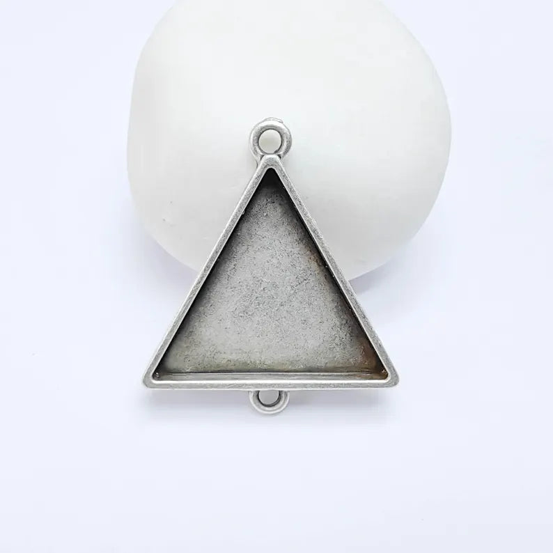 Triangle Bezel Connector, 30mm Pendant Setting, Antique Silver Jewelry Making Link, G37622