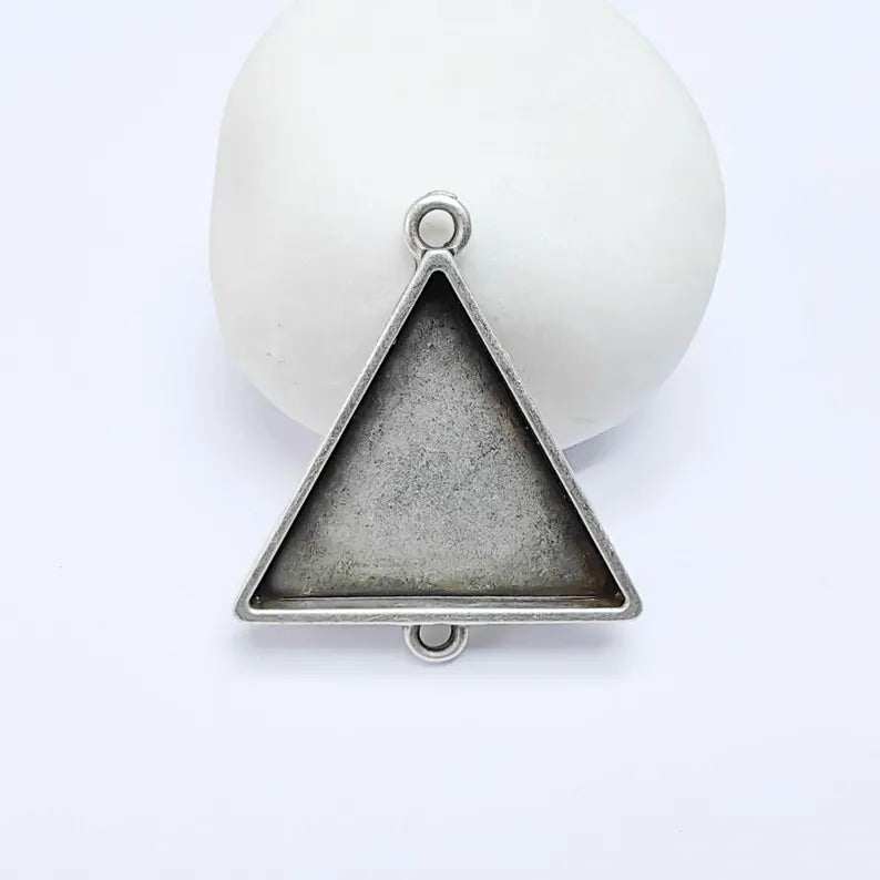Triangle Bezel Connector, 30mm Pendant Setting, Antique Silver Jewelry Making Link, G37622