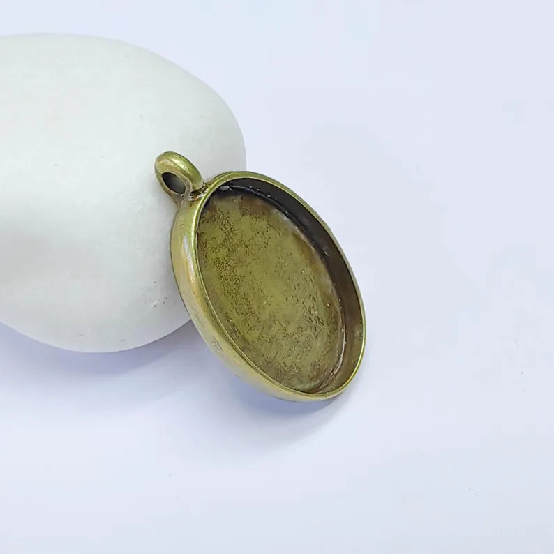 Oval Pendant Blanks, Resin Bezel Bases, Mosaic Mountings, Antique Bronze Plated (30x22mm) G37599