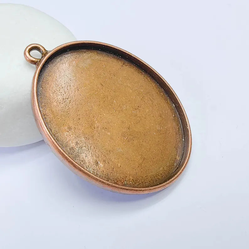 Large Oval Pendant Blanks, Resin Bezel Base, Mosaic Mountings, Antique Copper Plated 50x40mm G37600