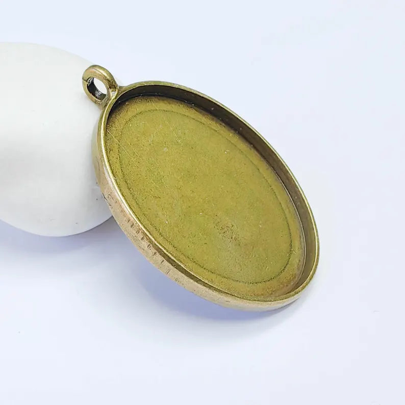 Large Oval Pendant Blanks, Resin Bezel Base, Mosaic Mountings, Antique Bronze Plated 50x40mm G37603