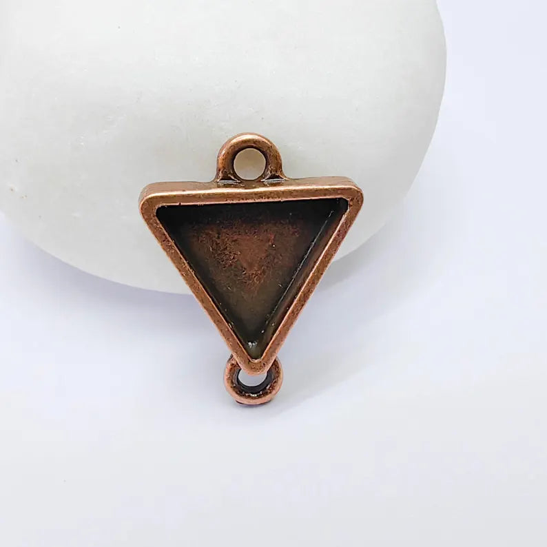 Triangle Pendant Blank, 15mm Bezel, Antique Copper, Double Loop Connector, G37604
