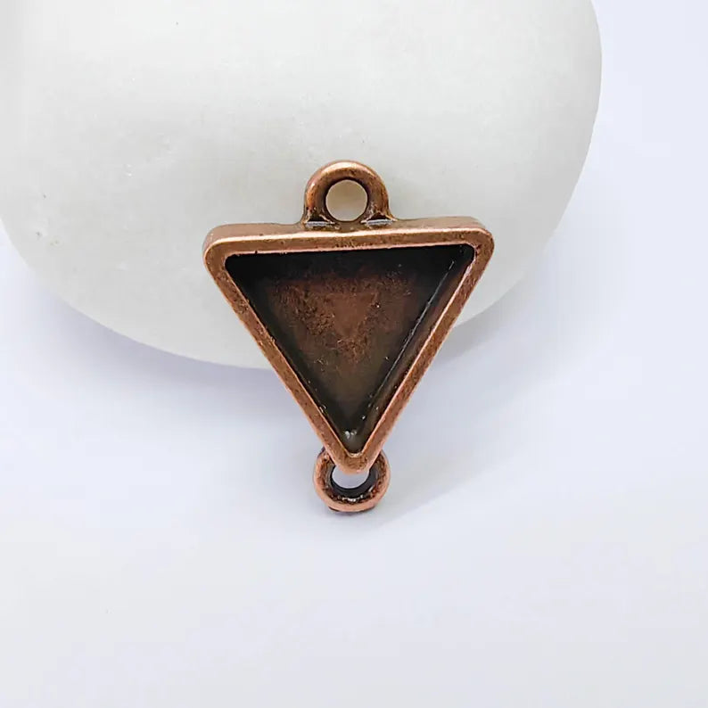 Triangle Pendant Blank, 15mm Bezel, Antique Copper, Double Loop Connector, G37604