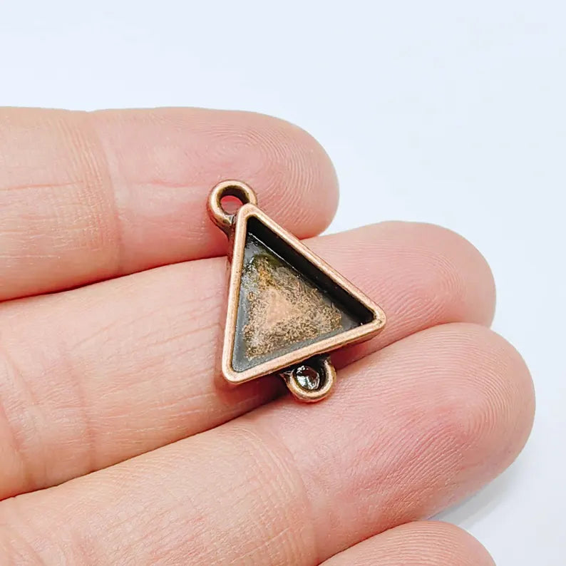 Triangle Pendant Blank, 15mm Bezel, Antique Copper, Double Loop Connector, G37604