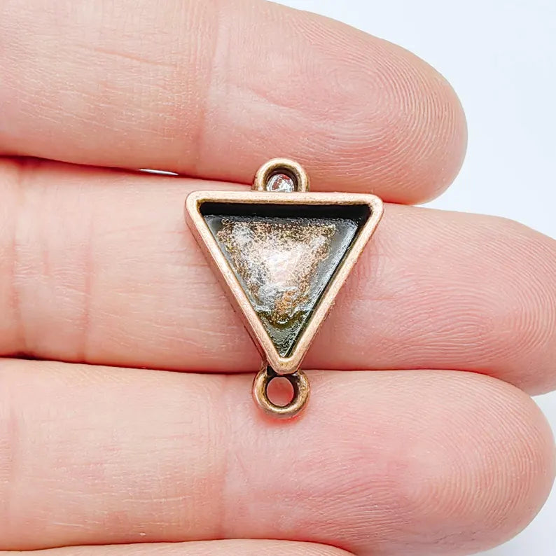 Triangle Pendant Blank, 15mm Bezel, Antique Copper, Double Loop Connector, G37604