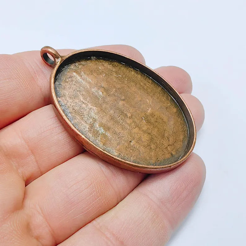 Large Oval Pendant Blanks, Resin Bezel Base, Mosaic Mountings, Antique Copper Plated 50x40mm G37606