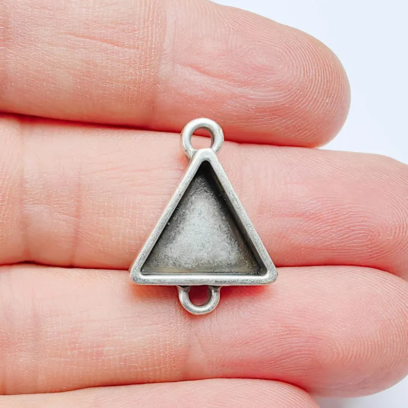 Triangle Pendant Blank, 15mm Bezel, Antique Silver, Double Loop Connector, G37650