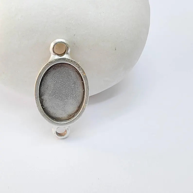 2 Oval Connector Bezel Setting, 14x10mm Resin Frame, Antique Silver, Jewelry Making Link, G37657