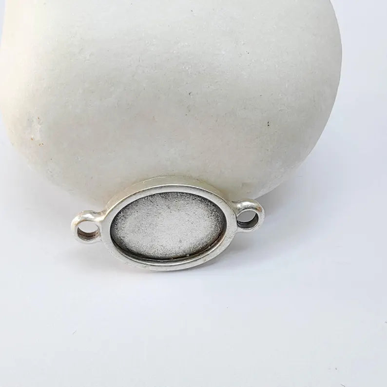 2 Oval Connector Bezel Setting, 14x10mm Resin Frame, Antique Silver, Jewelry Making Link, G37657