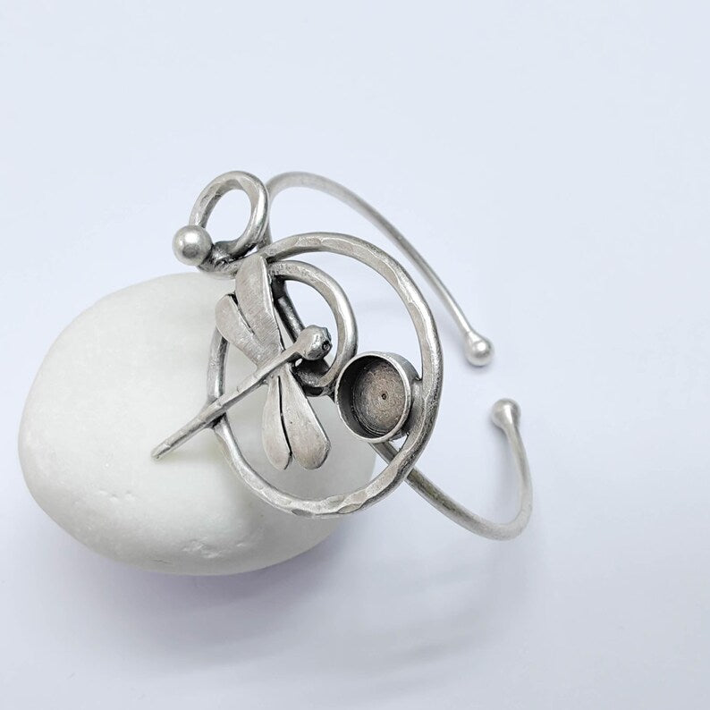 Dragonfly Adjustable Bracelet Base, Round 8mm Bezel, Antique Silver Finish, G37658