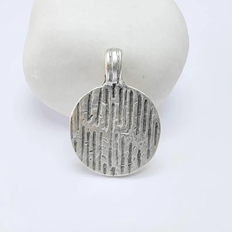 Textured Round Pendant, Antique Silver Plated Zamac Charm, 30x21mm Jewelry Finding G37665