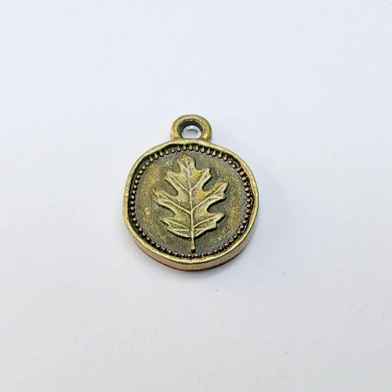 4 Oak Leaf Charm, Double Sided Pendant, Nature Jewelry Supplies, Antique Bronze Plated, 16x13mm G37668