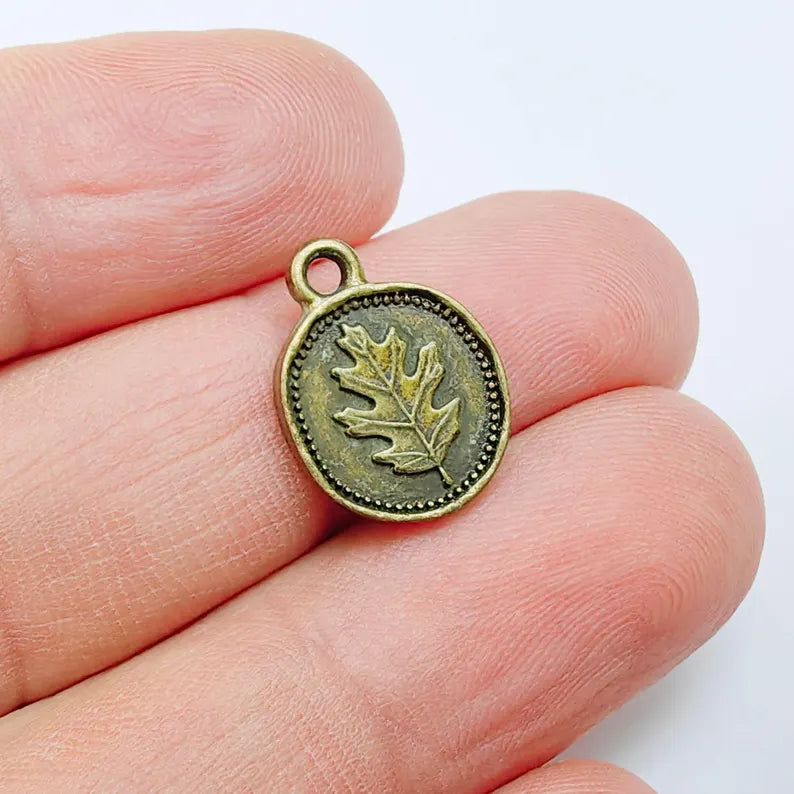 4 Oak Leaf Charm, Double Sided Pendant, Nature Jewelry Supplies, Antique Bronze Plated, 16x13mm G37668