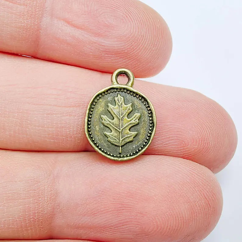 4 Oak Leaf Charm, Double Sided Pendant, Nature Jewelry Supplies, Antique Bronze Plated, 16x13mm G37668