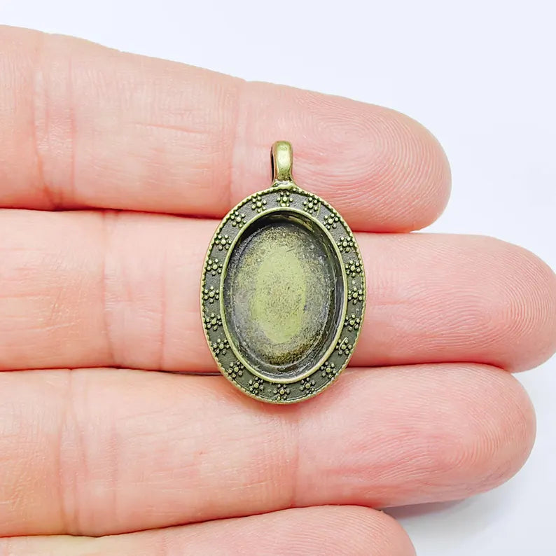 Oval Pendant Blanks, Resin Bezel Bases, Mosaic Mountings, Antique Bronze Plated (18x13mm) G37675