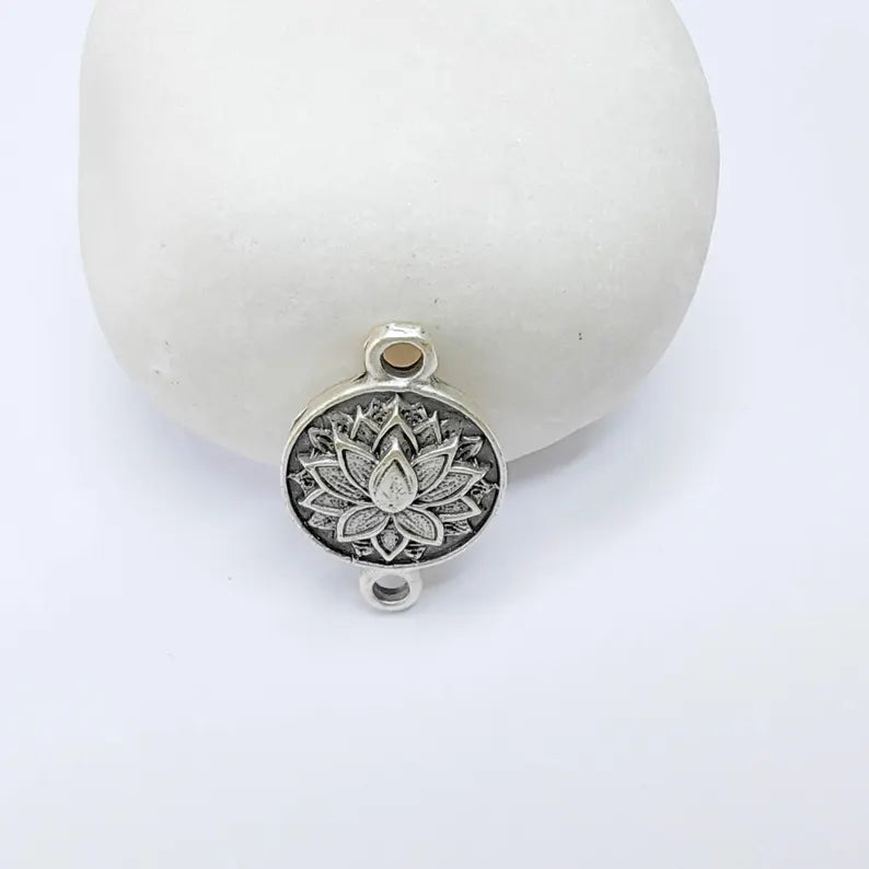2 Lotus Flower Connector, Round Botanical Design, Antique Silver Tone, Zamac Jewelry Finding, 23x15mm, G37688