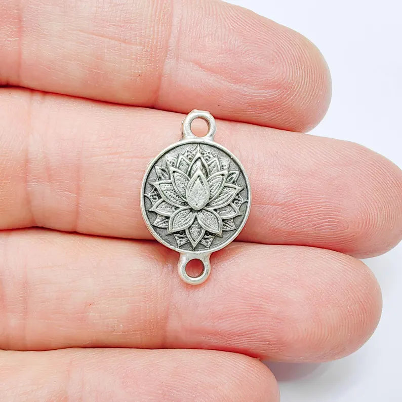 2 Lotus Flower Connector, Round Botanical Design, Antique Silver Tone, Zamac Jewelry Finding, 23x15mm, G37688