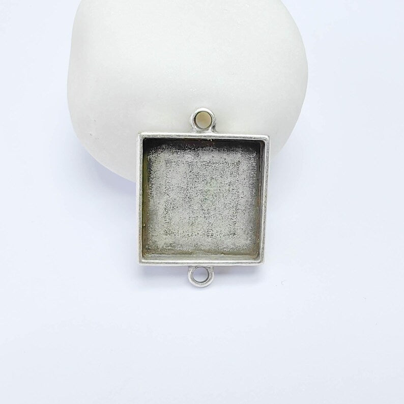 Square Bezel Connector, 20x20mm Inner Size, Antique Silver Plated, Zamac Jewelry Finding, 30x22mm, G37698