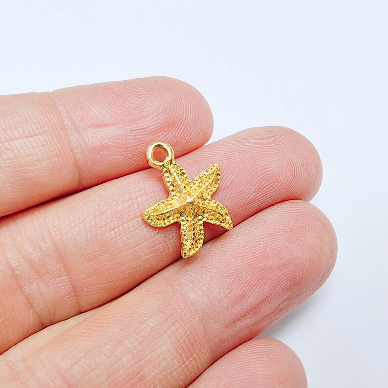 4 Starfish Charm Pendant, Textured Sea Star Design, 24k Gold Color, Jewelry Finding, 18x15mm, G37699