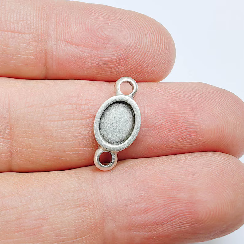 4 Oval Cabochon Connector, Bracelet Necklace Connector, 8x6mm Bezel, Antique Silver Plated G37615