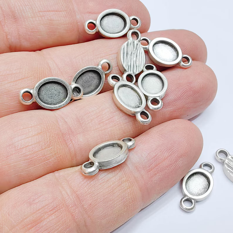 4 Oval Cabochon Connector, Bracelet Necklace Connector, 8x6mm Bezel, Antique Silver Plated G37615
