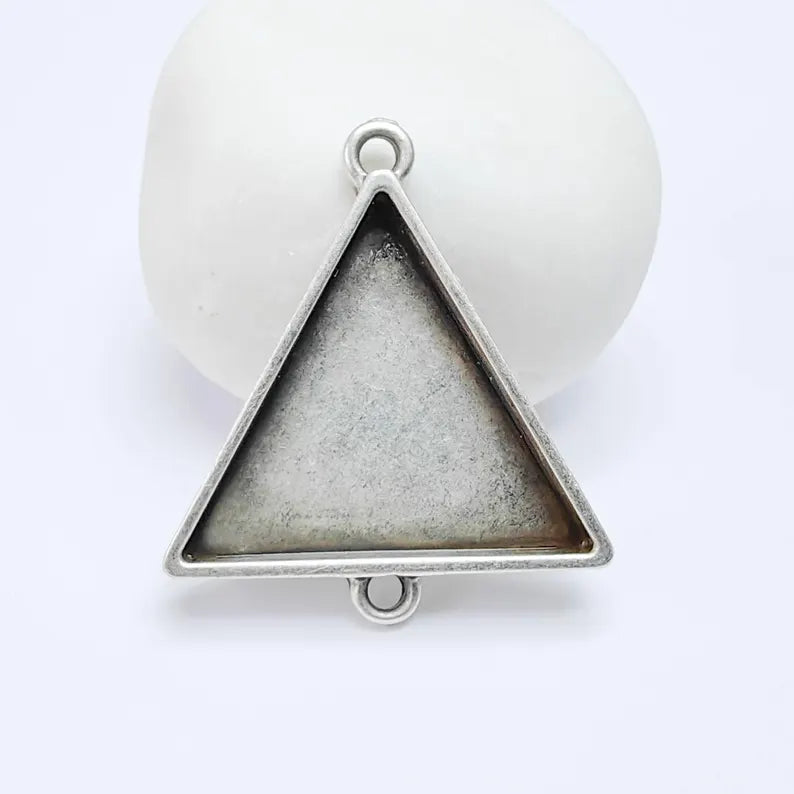Triangle Bezel Connector, 30mm Pendant Setting, Antique Silver Jewelry Making Link, G37622