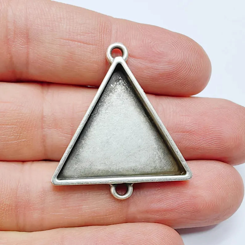 Triangle Bezel Connector, 30mm Pendant Setting, Antique Silver Jewelry Making Link, G37622