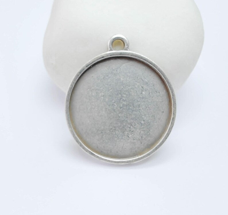 Round Bezel Pendant, 25mm Inner Size, Antique Silver Plated, Zamac Jewelry Finding, 31x26mm, G37721