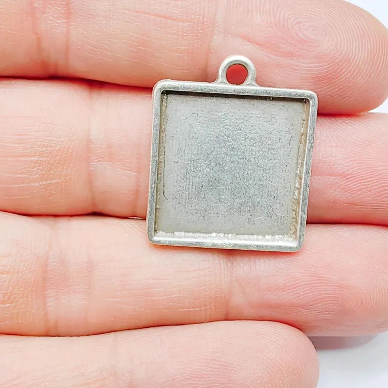 Square Bezel Pendant, 20mm Inner Size, Antique Silver Plated, Zamac Jewelry Finding, 26x22mm, G37724