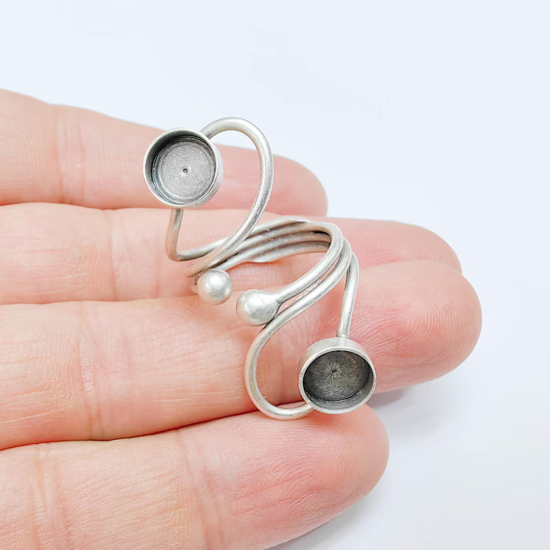 Adjustable Ring Base with Round Bezel, Minimal Spiral, Antique Silver Plated Brass, 8mm, G37745