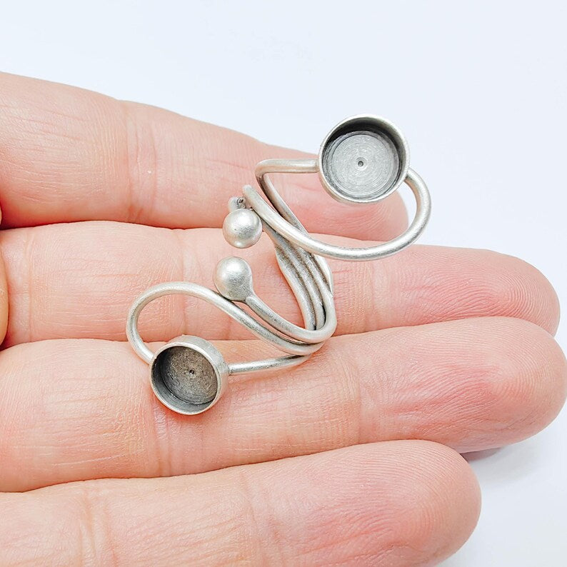 Adjustable Ring Base with Round Bezel, Minimal Spiral, Antique Silver Plated Brass, 8mm, G37745