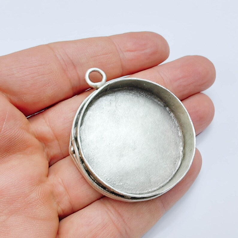 Large Round Pendant Tray, Deep Bezel Setting, Antique Silver Base, Resin Jewelry, 40mm, G37628