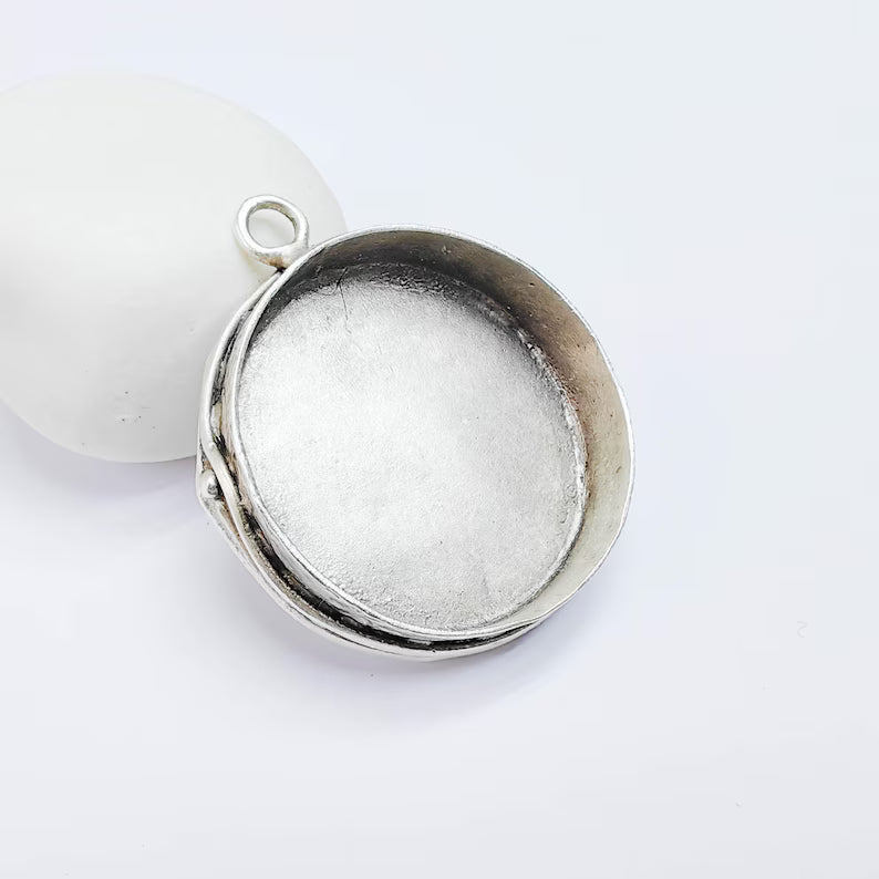 Large Round Pendant Tray, Deep Bezel Setting, Antique Silver Base, Resin Jewelry, 40mm, G37628