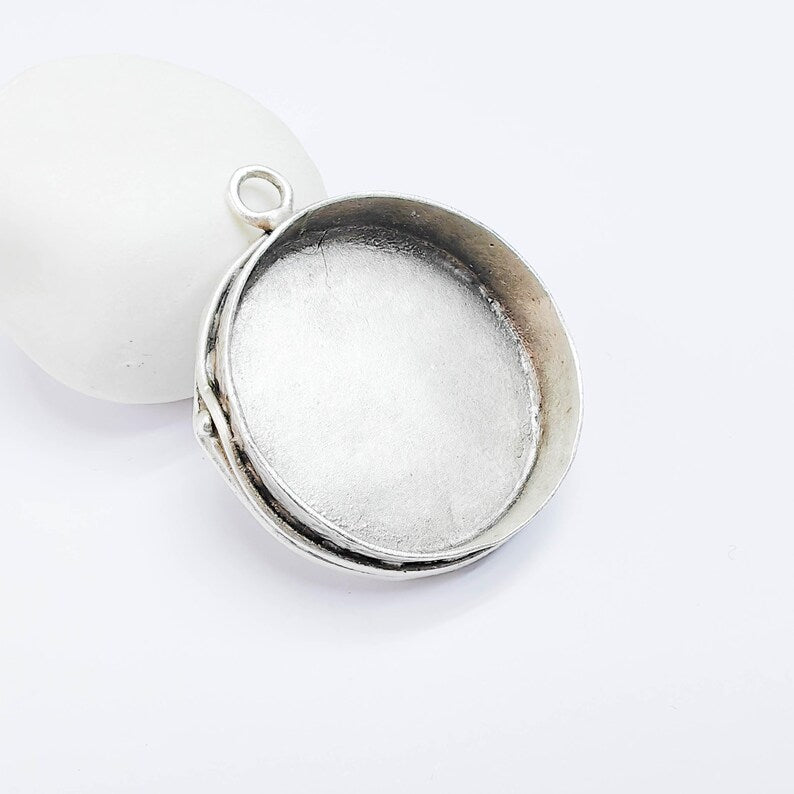 Large Round Pendant Tray, Deep Bezel Setting, Antique Silver Base, Resin Jewelry, 40mm, G37628