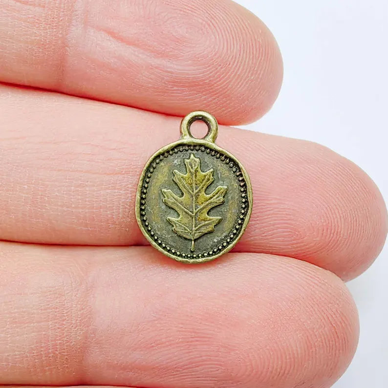 4 Oak Leaf Charm, Double Sided Pendant, Nature Jewelry Supplies, Antique Bronze Plated, 16x13mm G37668