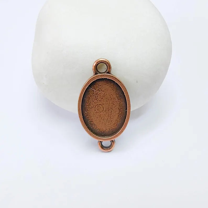 Oval Connector Bezel, Resin Pendant Blank Base, Cabochon Mounting, Antique Copper Plated (18x13mm) G37683