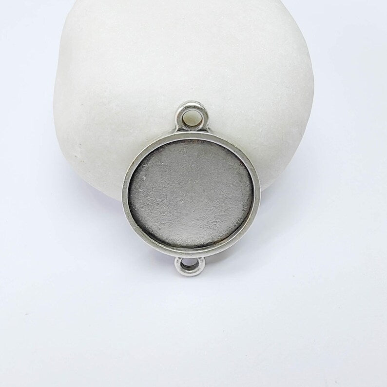 Round Connector Pendant 31x23mm, 20mm Bezel Setting, Antique Silver Plated Jewelry Base G37686