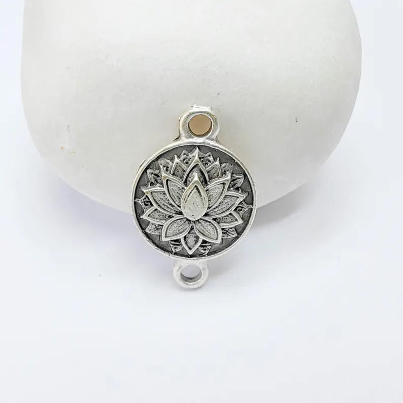 2 Lotus Flower Connector, Round Botanical Design, Antique Silver Tone, Zamac Jewelry Finding, 23x15mm, G37688