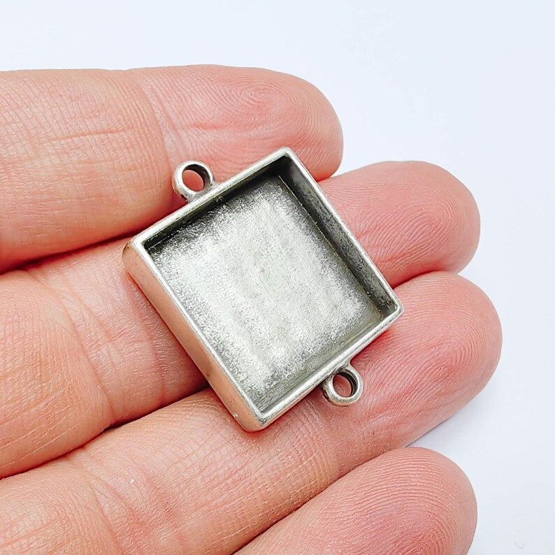 Square Bezel Connector, 20x20mm Inner Size, Antique Silver Plated, Zamac Jewelry Finding, 30x22mm, G37698