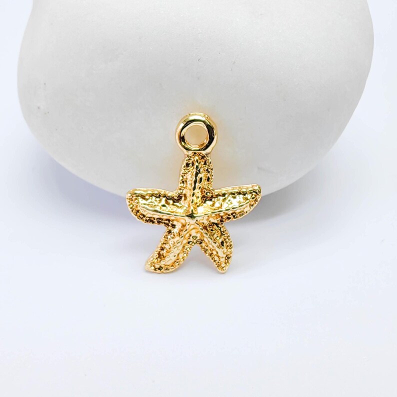 4 Starfish Charm Pendant, Textured Sea Star Design, 24k Gold Color, Jewelry Finding, 18x15mm, G37699