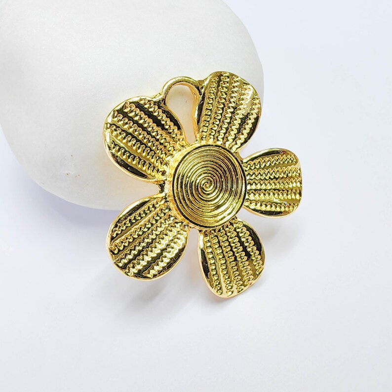 Flower Spiral Charm, Textured Floral Design, 24k Gold Color, Jewelry Finding, 33mm, G37706