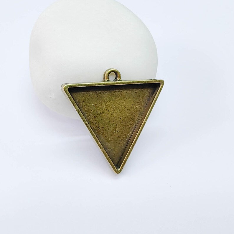 Triangle Bezel Charm Pendant, 25x25mm Bezel Setting, Geometric Frame G37756
