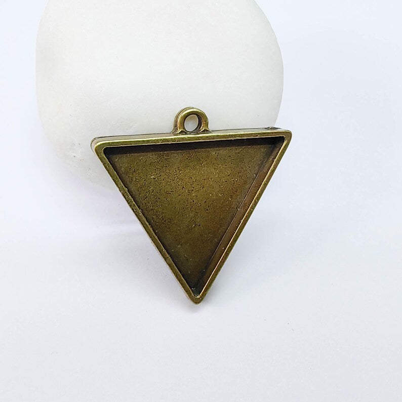Triangle Bezel Charm Pendant, 25x25mm Bezel Setting, Geometric Frame G37756