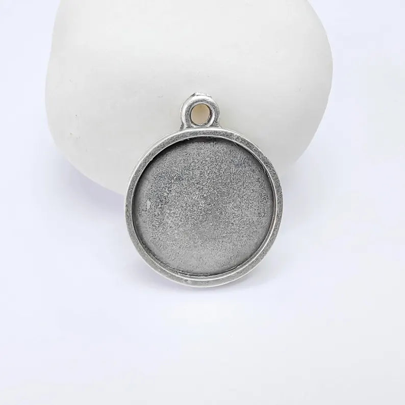 Round Bezel Pendant, 20mm Inner Size, Antique Silver Plated, Zamac Jewelry Finding, 26x21mm, G37760